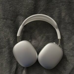 Not used Apple Airpod max headphones in silver with case